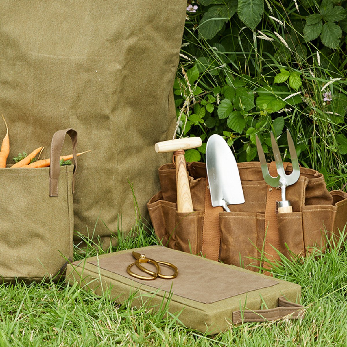 Garden Tools with kneeler and storage bags