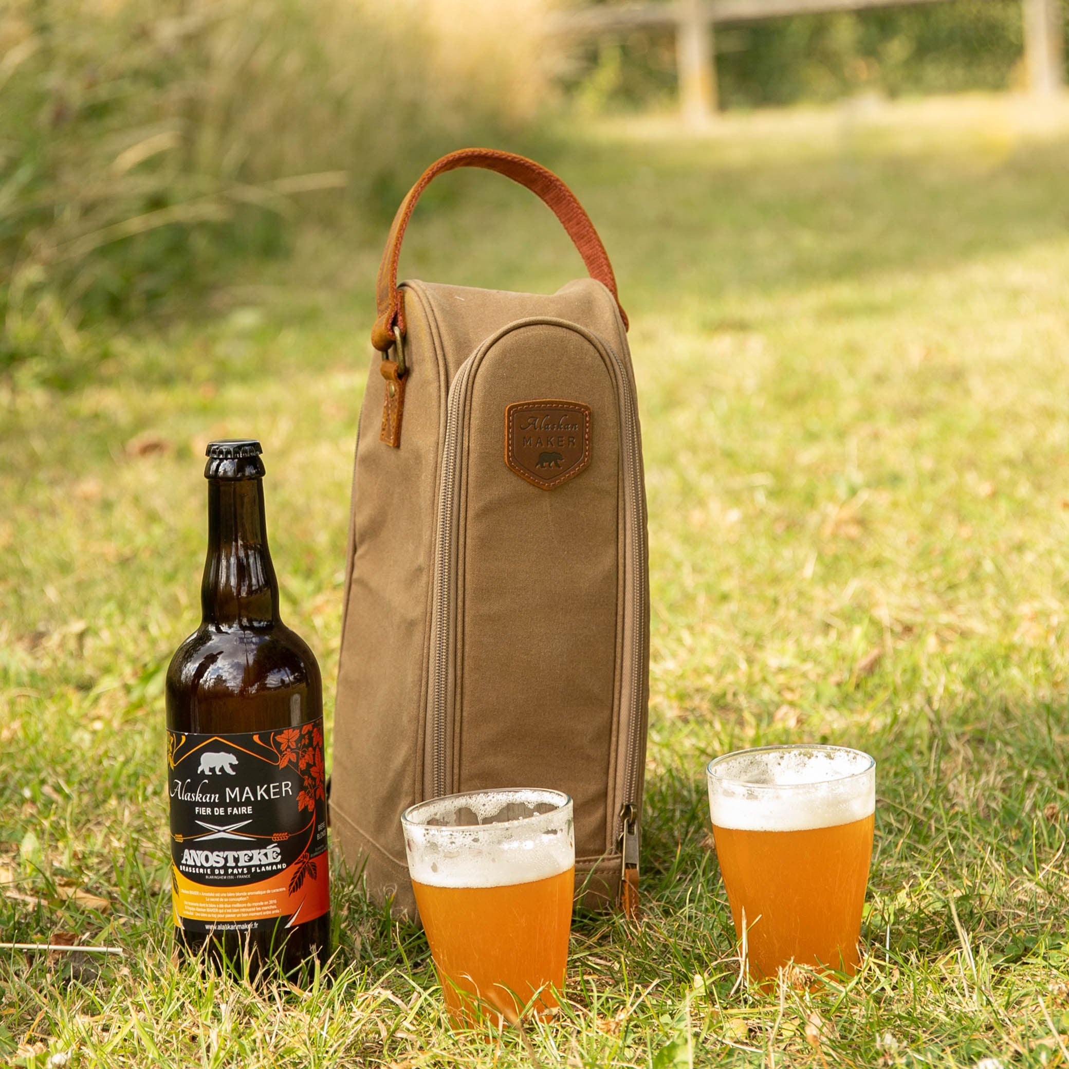 insulated-bottle-carrier-with-beer