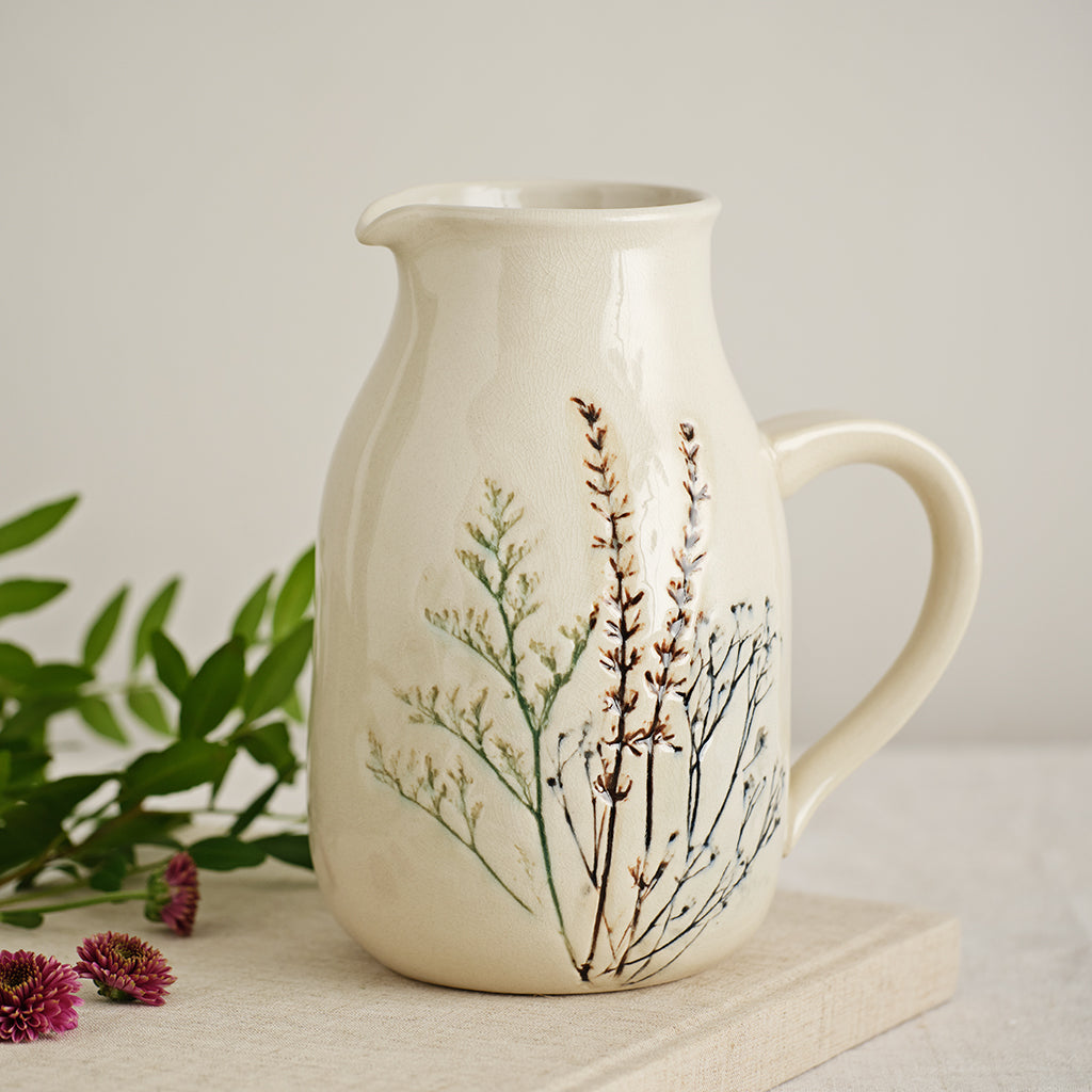 Ceramic jugwith floral design with flowers