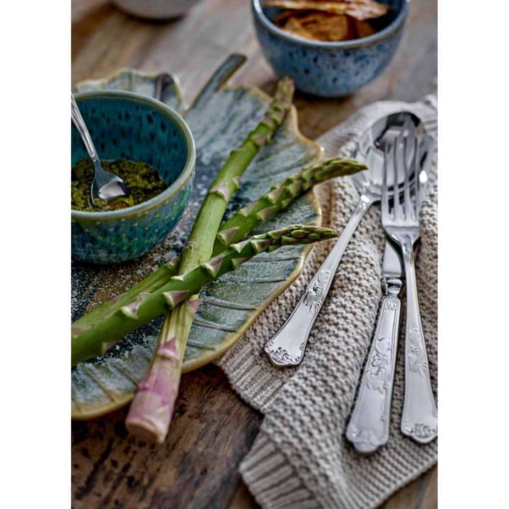 Dorreen plate on table setting