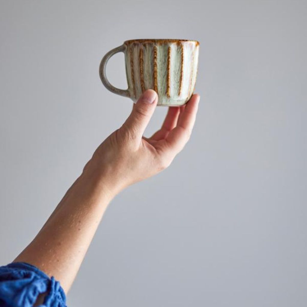 Person holding Fleur mug