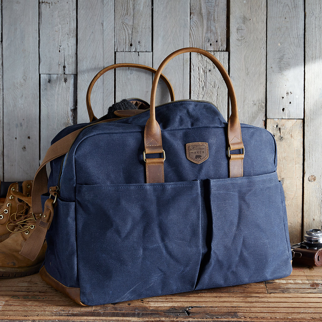 Waxed canvas and leather weekend bag in navy
