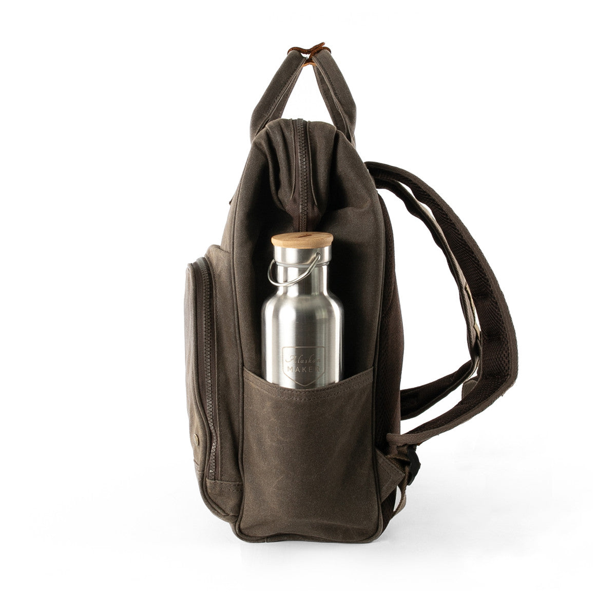 Side pocket of picnic cool bag with water bottle in 